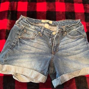 Refuge size 2 Jean shorts